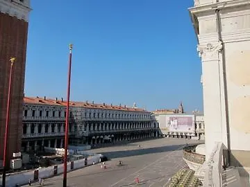 San Marco Luxury - Canaletto Suites Venice 3*,
